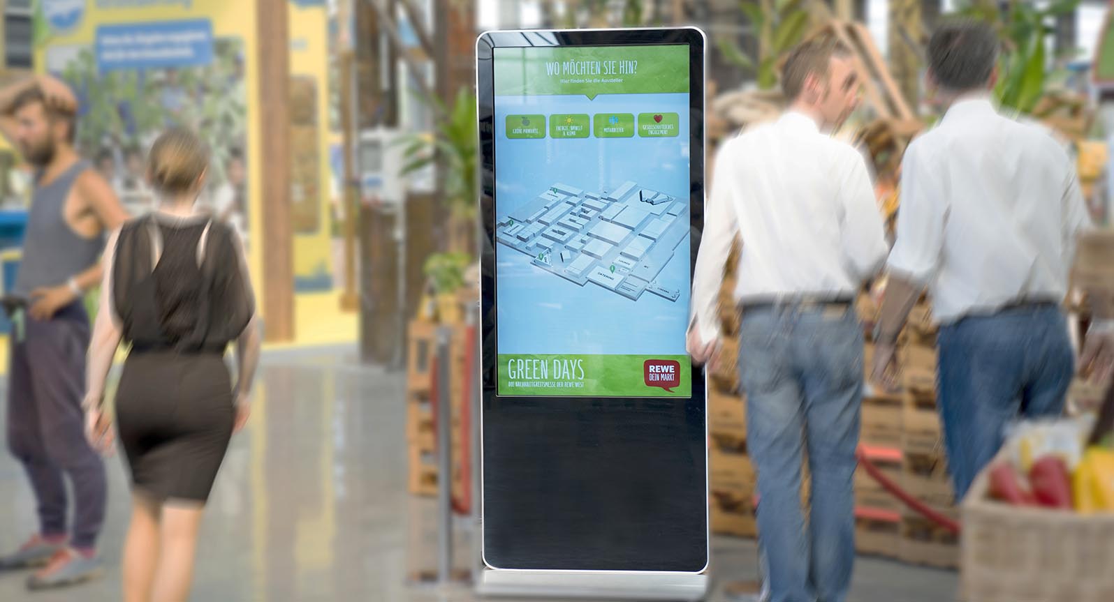 Digitale Stele mit interaktiven Inhalten als Wegweiser