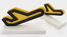 Flughafen-Award: Formfr&#228;sung und Gravur bei Konzept Wachholz