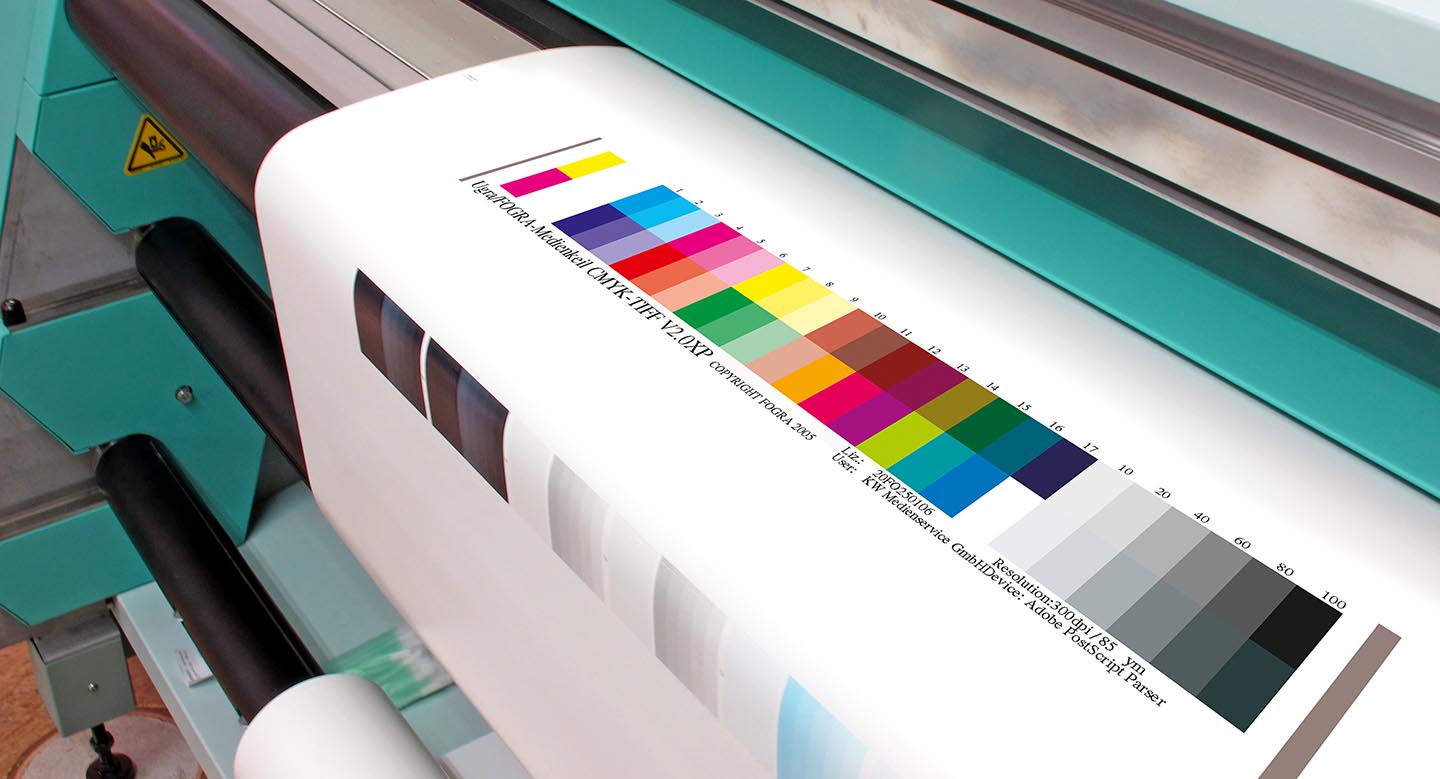 4-farbiger Digitaldruck von der Rolle, z.B. Plakate, Banner und andere Werbemittel.