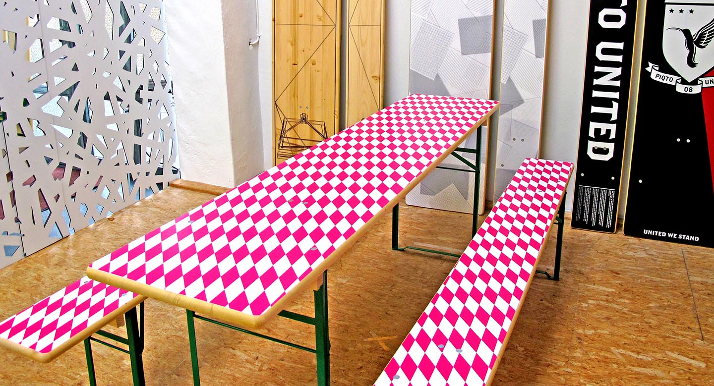 Festzeltgarnitur direkt mit Motiv bedruckt - Druck auf Holz