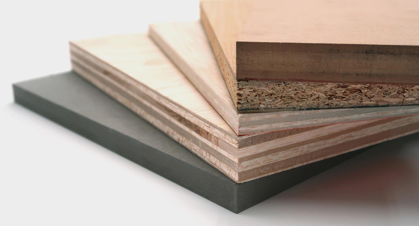 Fr&#228;sen und Direktdruck von Holzplatten.